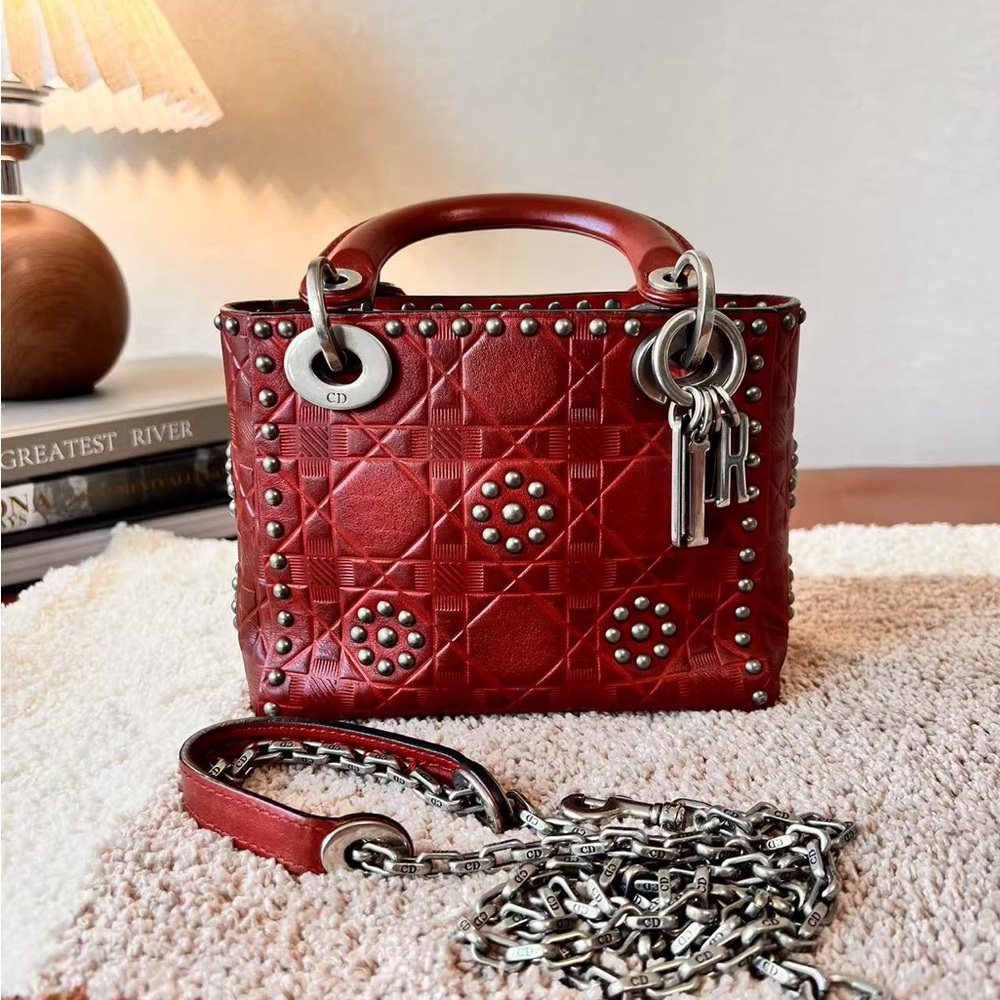 Lady Dior, 24 cm (length) - 20 cm (height) - 11 cm (width)
Good condition